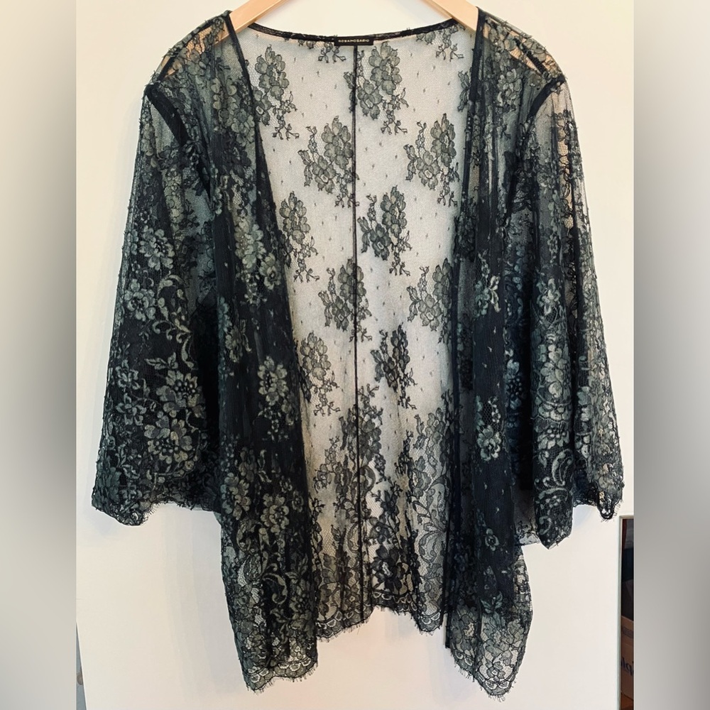 Brand New Gorgeous Rosamosario Anthracite Lace Short Robe w/Long Black Silk Tie - Picture 8 of 11